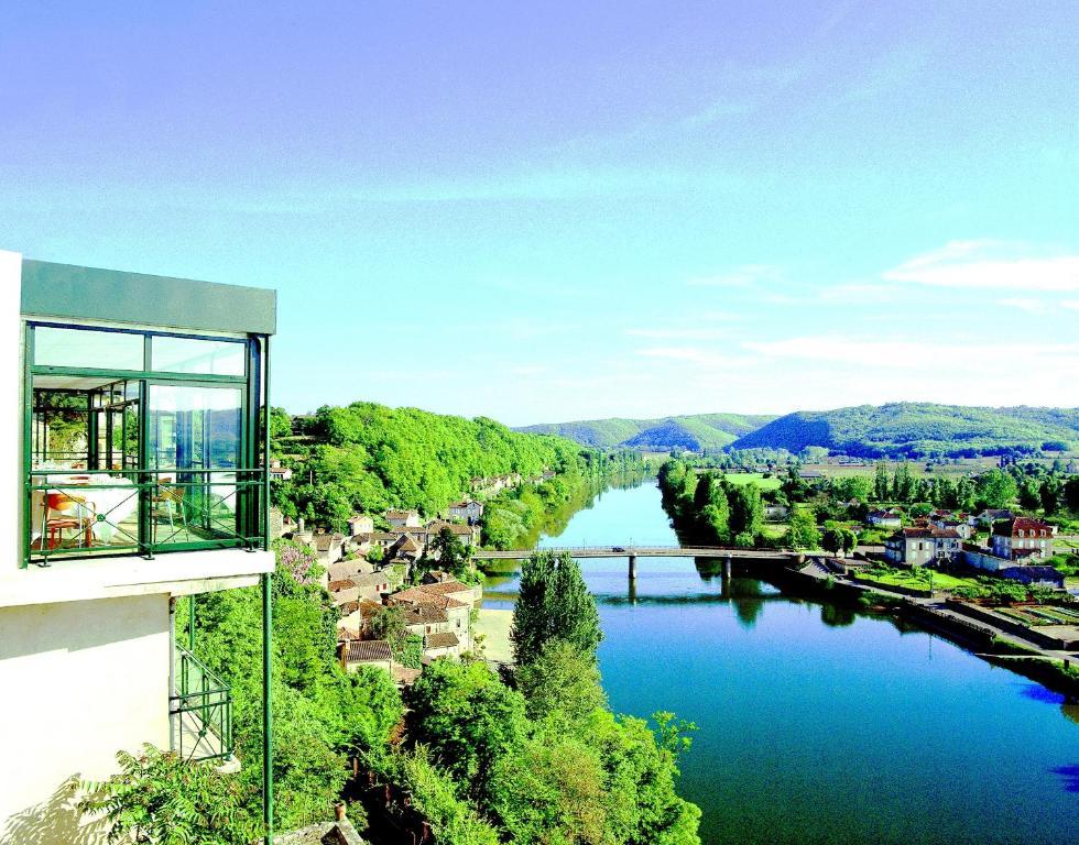 Hotel Bellevue Puy-l'Eveque Exterior photo
